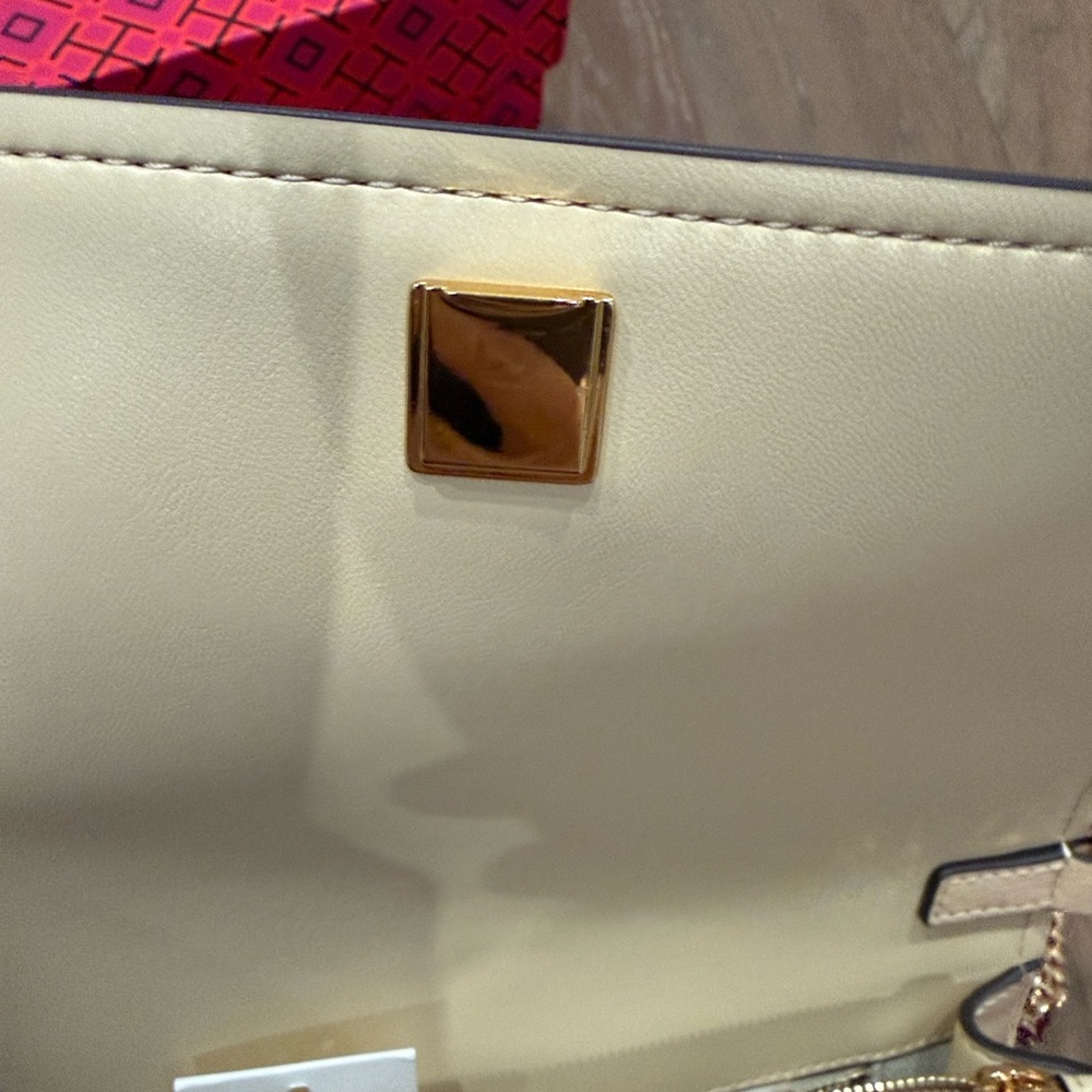 Tory Burch Elegant Convertible Crossbody Bag with Gold removable Charms - Picture 8 of 10